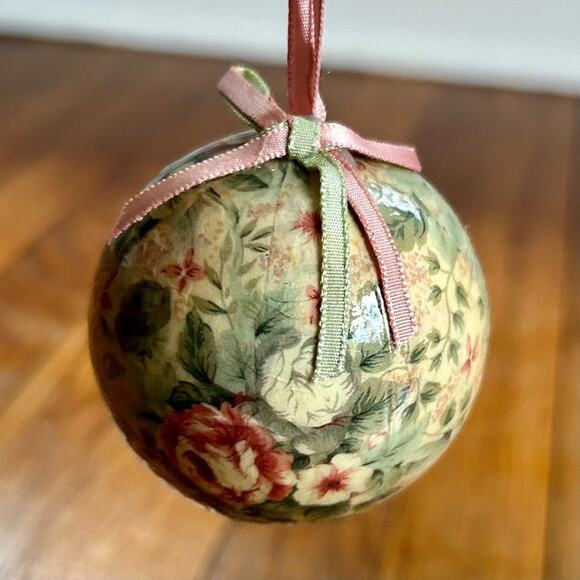 Vintage Decoupage Christmas Ball Ornament Set of 3 - Paper Mache Angel & Roses - Picture 4 of 14